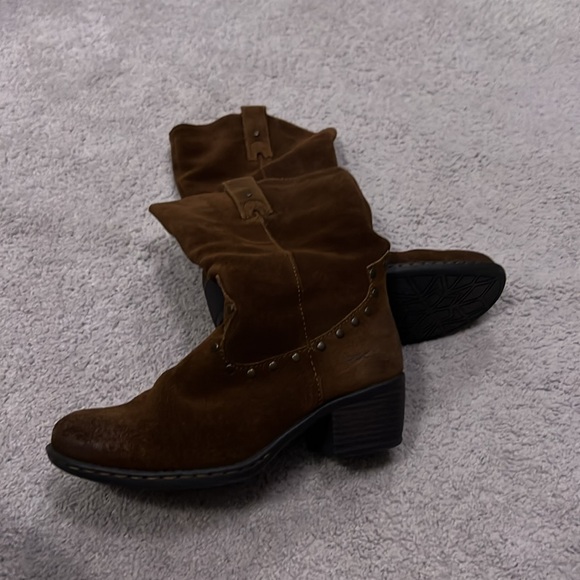 Brown suede western style boot small block heel - Picture 2 of 4